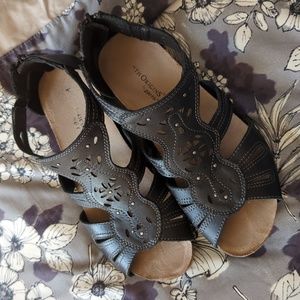 Earth origin sandals